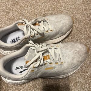 Brooks adrenaline 23 light gray  marble look Athletic Shoes